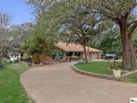 3rd image of 4990 Lakeaire Cir