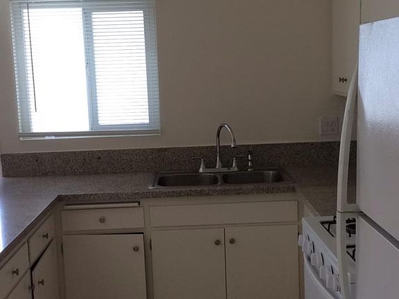 2nd image of 2408 Ocean Park Blvd APT 6