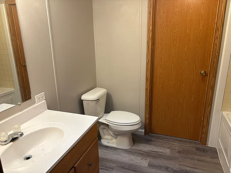 8422 Quill Dr — Photo 10