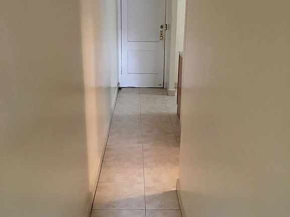 4th image of 2545 33rd St APT 2F