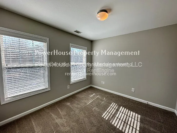 2403 Walnut Tree Ln — Photo 16