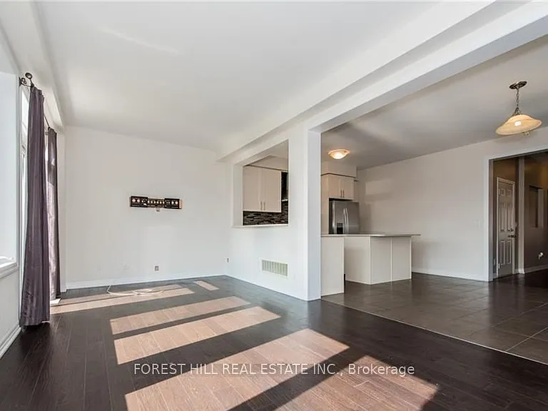 70 Hanson Cres — Photo 10