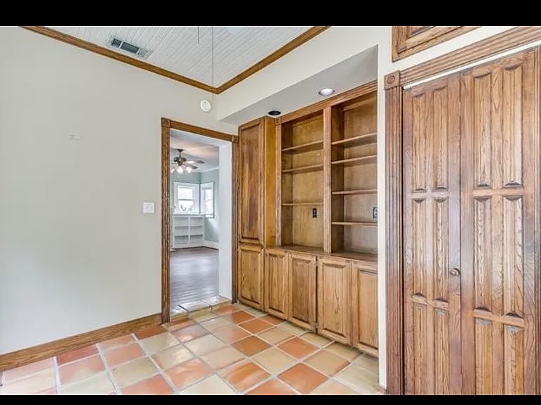 2135 Stanley Ave — Photo 8