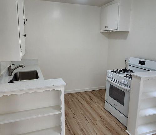 2nd image of 442 S Alexandria Ave #7