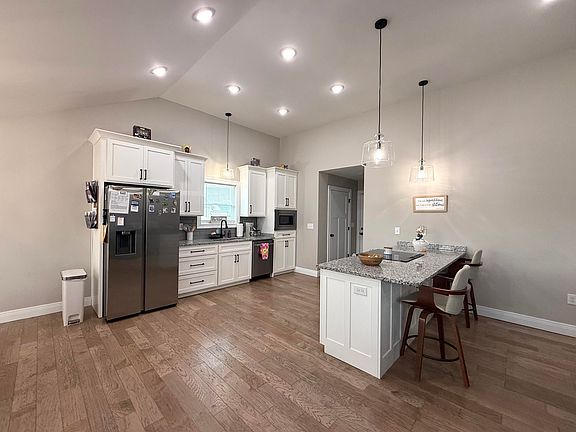 4th image of 174 Lone Oak Dr