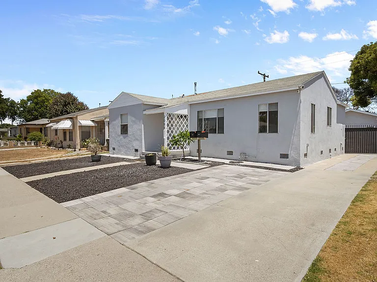 2066 Baltic Ave — Photo 14
