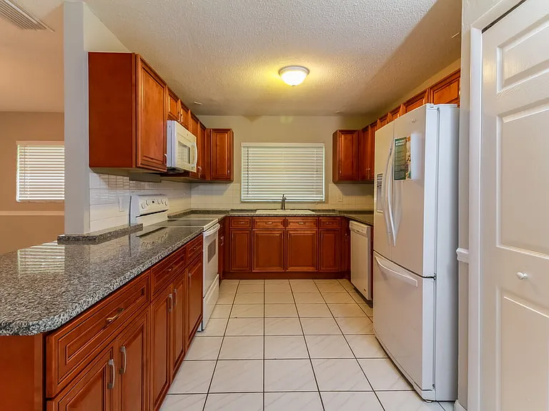 3870 NW 103rd Ave — Photo 5