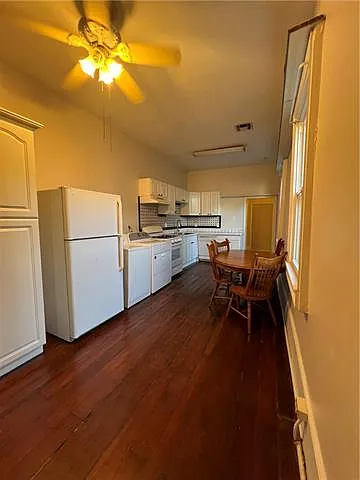1033 Port St — Photo 9