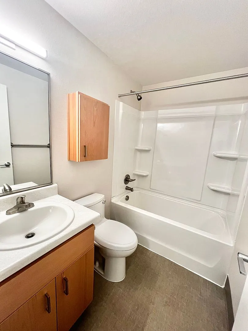 Cougar Creek Apartments — Photo 4