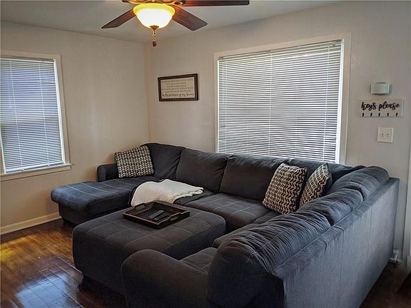 2nd image of 107 S Tresslar Ave
