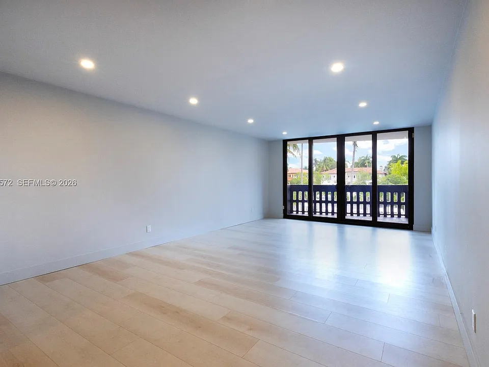 90 Edgewater Dr #224