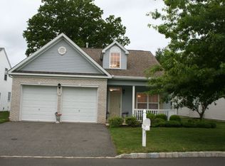 16 Appleby Dr, Helmetta, NJ 08828