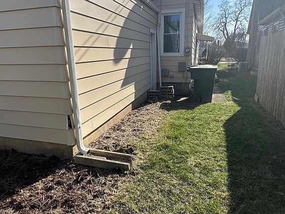 4th image of 945 Croyden Dr