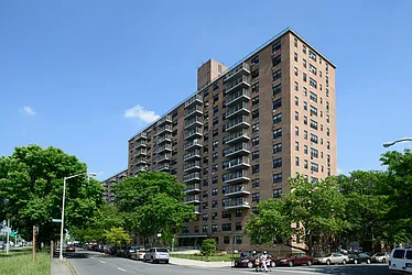 2040 Bruckner Boulevard in Castle Hill