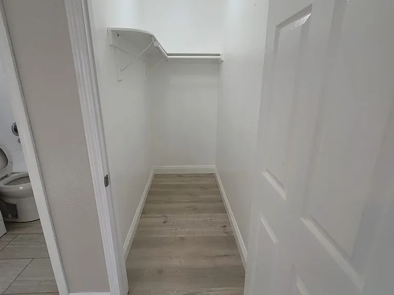 4422 1/2 Stanford Ave — Photo 5