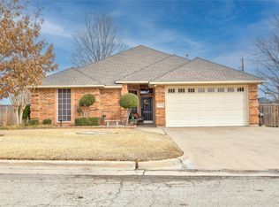 1602 Longfellow Ln, Cleburne, TX 76033