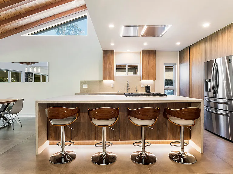 6561 Lasaine Ave — Photo 13