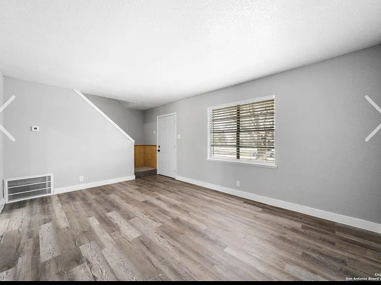 943 North Blvd — Photo 4
