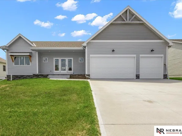 808 Grandview Dr, Louisville, NE 68037
