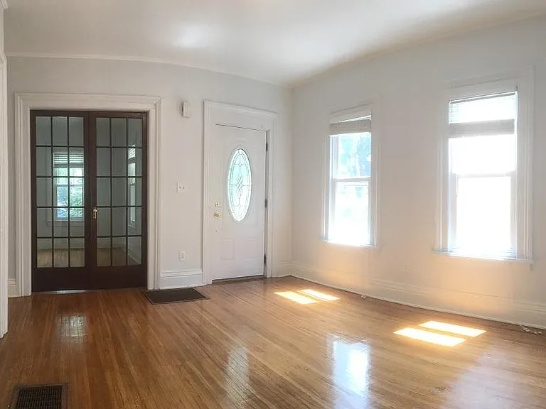 37 1/2 Edmonds St — Photo 9