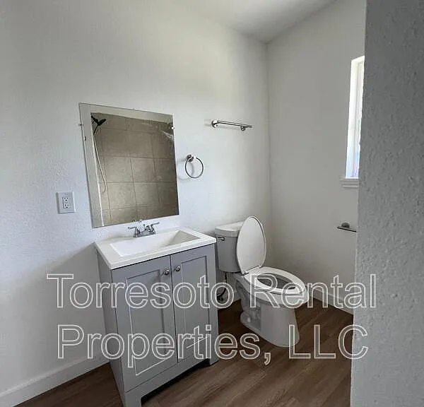 224 W Pyron Ave #B — Photo 4