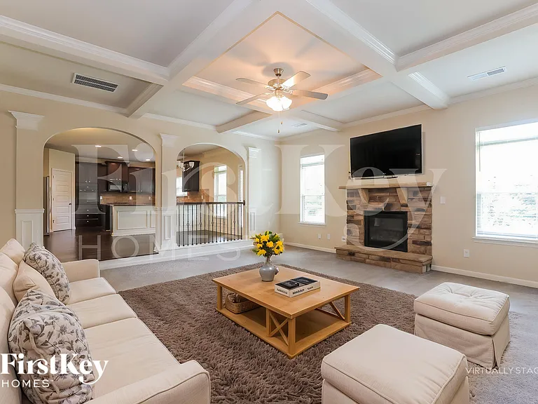 1328 Wild Rose Dr SE — Photo 4