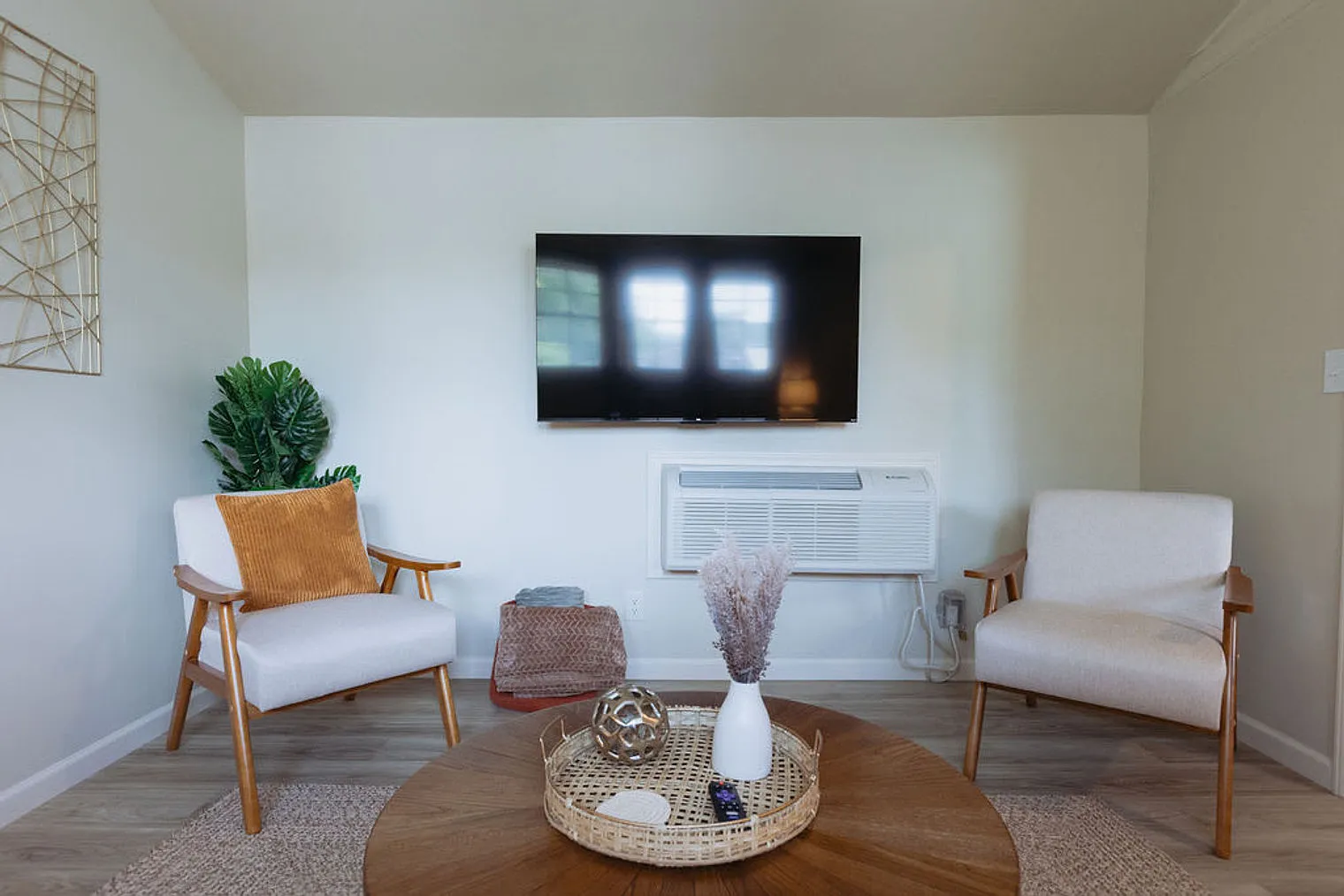 1 bed, 1.0 bath, 592 sqft, $1,888 — Photo 3