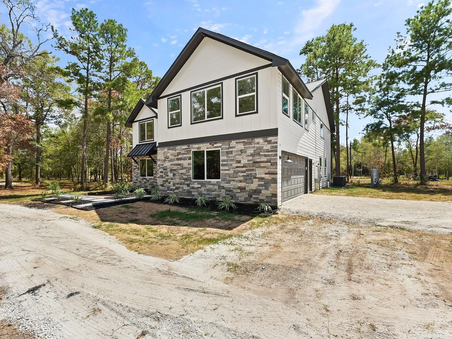 5 bed, 3.5 bath, 3165 sqft, $4,200 — Photo 2
