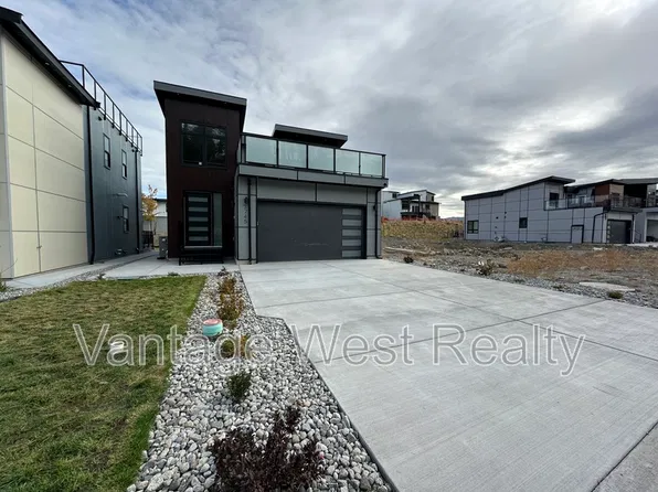 3745 Astoria Dr, West Kelowna, BC