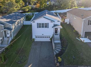 7 Carle Rd, Branford, CT 06405