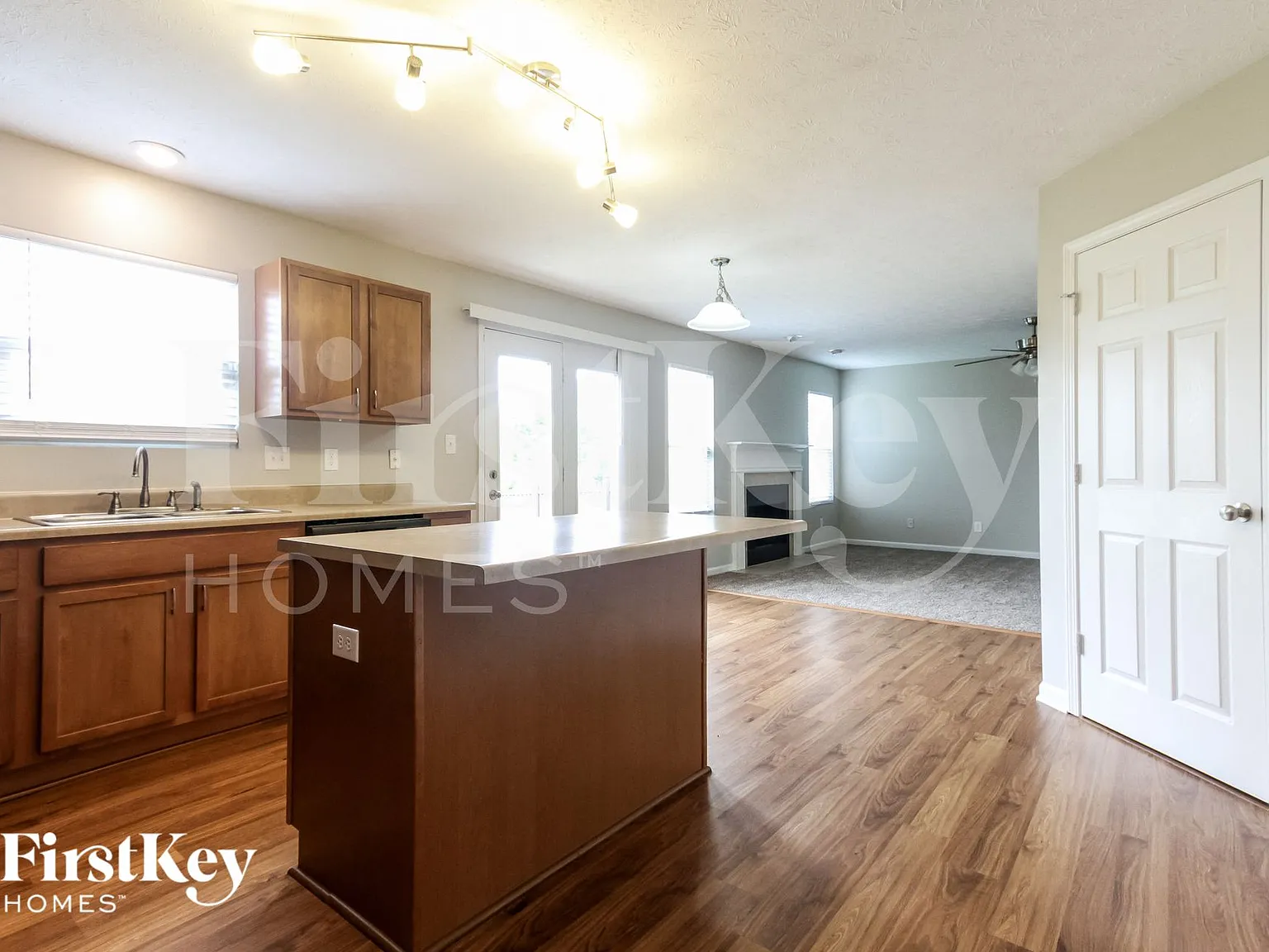 4 bed, 2.5 bath, 2183 sqft, $2,420 — Photo 4