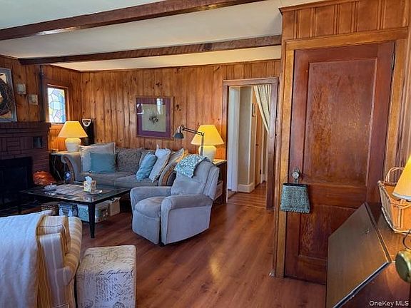 4th image of 154 Cedar Road E