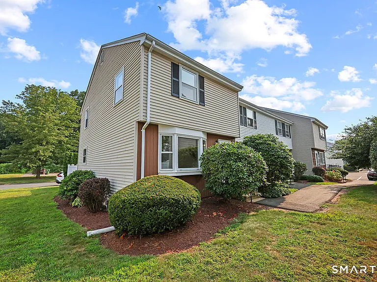 8 Allspice Ln #8 — Photo 3