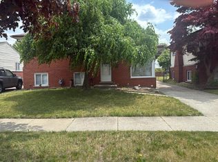 9583 Mueller St, Taylor, MI 48180