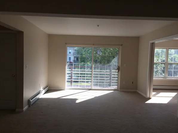 295 Hildred Dr #295, Burlington, VT 05401