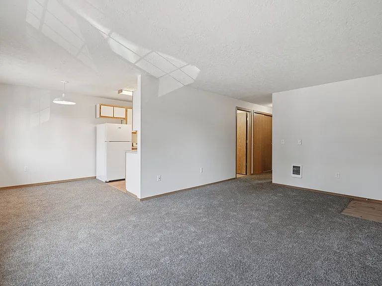 Valley Crest Apartments — Photo 16