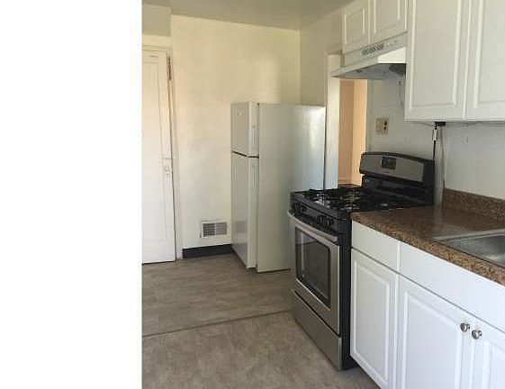 3rd image of 2718 W 4th St