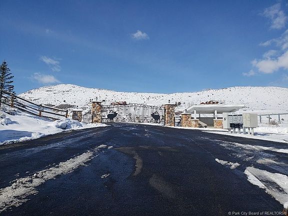 4th image of 1001 Bridge Hollow Dr