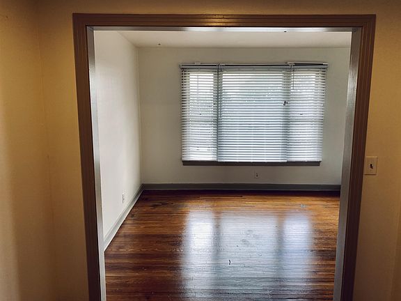 4th image of 3202 Blair Blvd #B