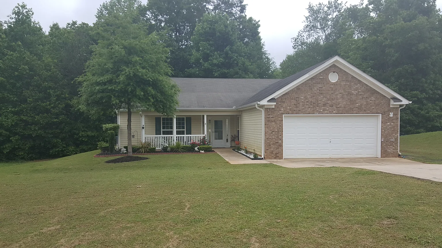 136 Huntington Ter photo 1
