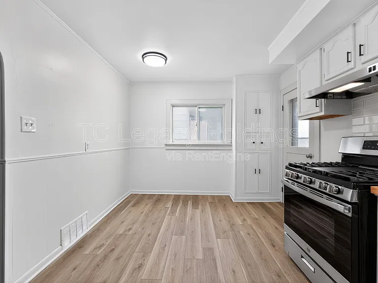 321 Clark St — Photo 13