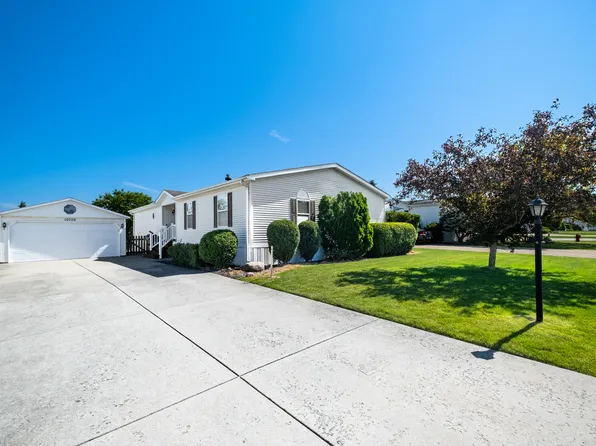 10706 W Silver Lake Dr, Frankfort, IL 60423