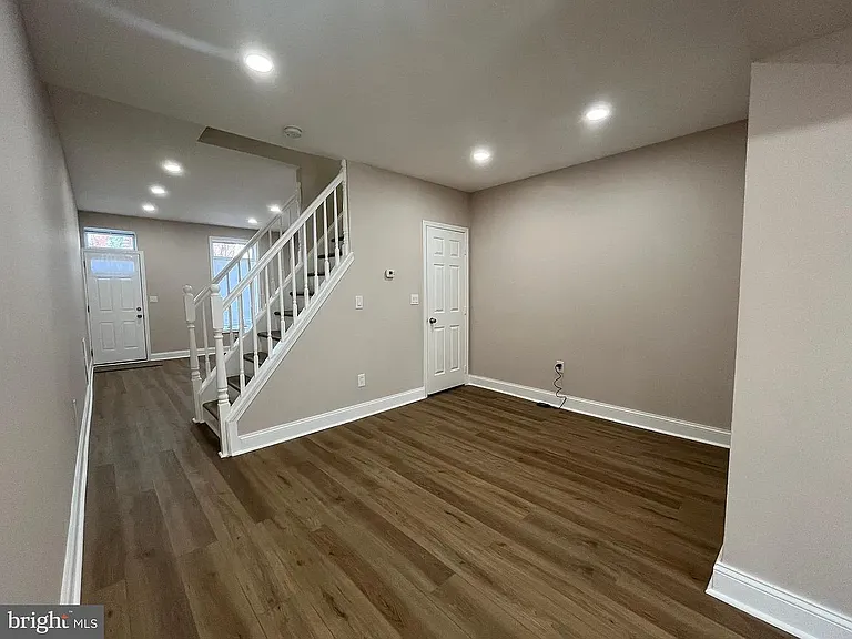 2317 E Fayette St — Photo 12