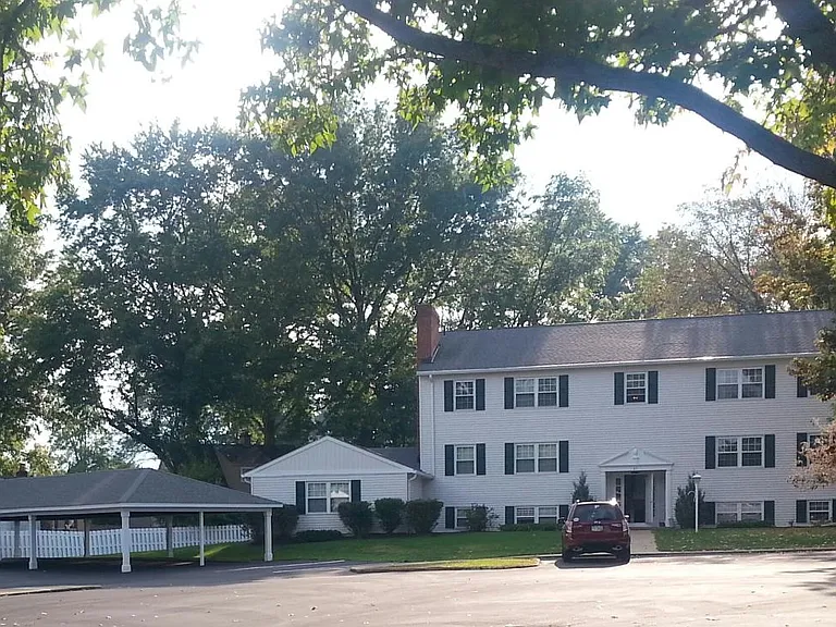 60 Colonial Estates Dr — Photo 12