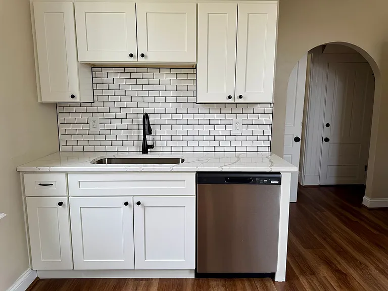 415 Considine Ave — Photo 3