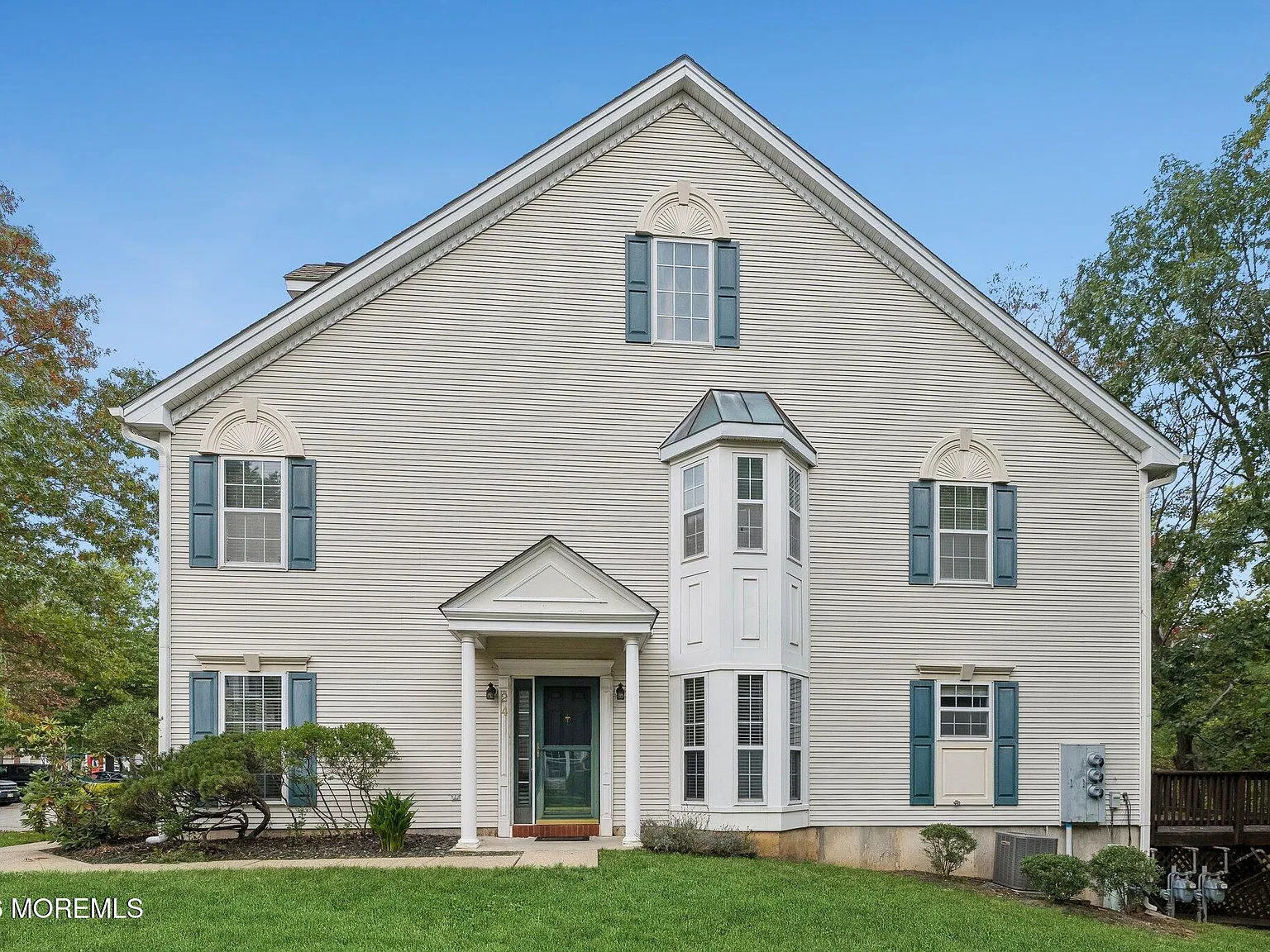 3 bed, 2.5 bath, 1961 sqft, $3,800 — Photo 3