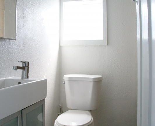 2nd image of 1050 E Fairmount Ave APT 4