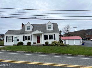 303 State St, Everett, PA 15537