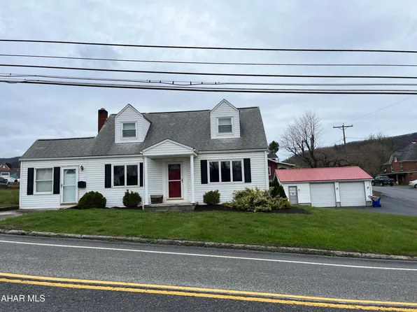 303 State St, Everett, PA 15537