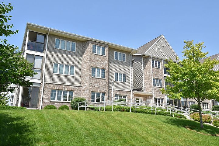1st image of 2103 1st Ave #106